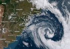 Ciclone ganha força no oceano e aumenta risco de temporais