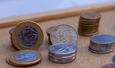 Balança comercial registra superávit de US$ 9,6 bilhões em agosto, com agro puxando exportações