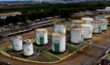 Petrobras anuncia nova redução de 4,9  porcento na gasolina; queda acumulada em 2025 atinge 10,3 porcento