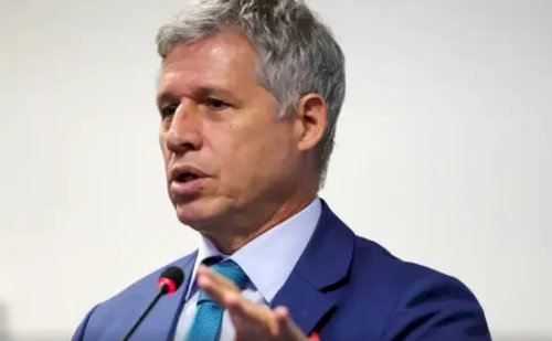 Ministro Paulo Teixeira ironiza a oposição na Agrishow