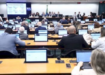 Parlamentares da FPA cobram esclarecimentos de ministro na Comissão de Agricultura