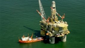 Conflito impulsiona petróleo e derivados