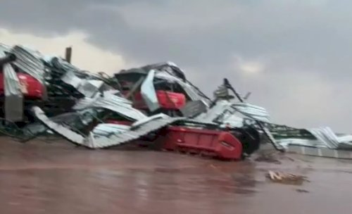 Galpões, casas e maquinários ficam destruídos em temporal na região de fronteira