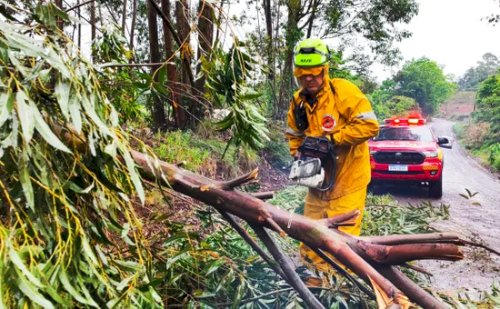 Ventos de até 121 km/h e temporais deixam destruição e uma morte no Sul e Sudeste