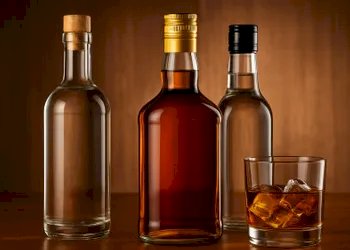 Intoxicações e mortes por metanol em bebidas adulteradas acendem alerta