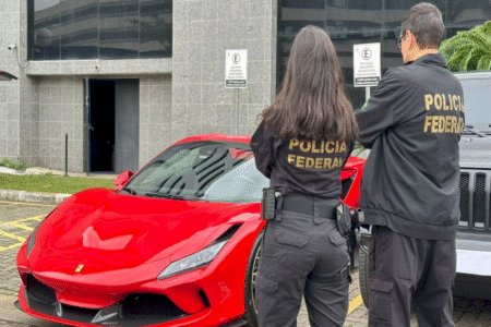 Operação contra sindicato ligado a irmão de Lula teve apreensão de Ferrari e Porsche