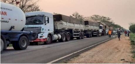 Carreta carregada com soja é furtada em posto às margens da BR-050, em Campo Alegre