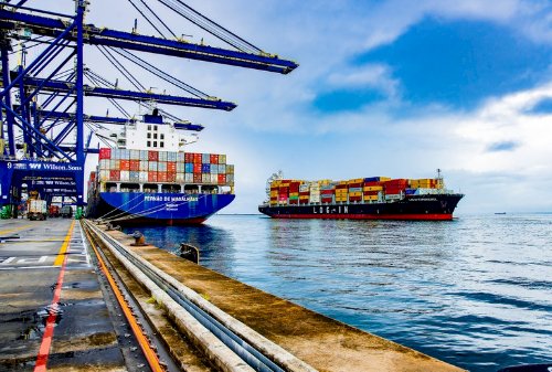 Portos brasileiros batem recorde de carga, confirmando ajuste de rotas após tarifaço dos EUA