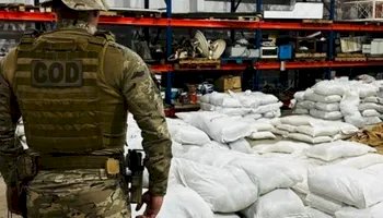 Operação integrada da PM e Receita Federal apreende 32 toneladas de agrotóxicos contrabandeados do Paraguai