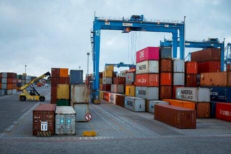 Cautela política e ajuste externo influenciam mercados